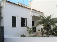 End of terrace townhouse with basement a short drive from Tavira End of terrace townhouse with basement a short drive from Tavira